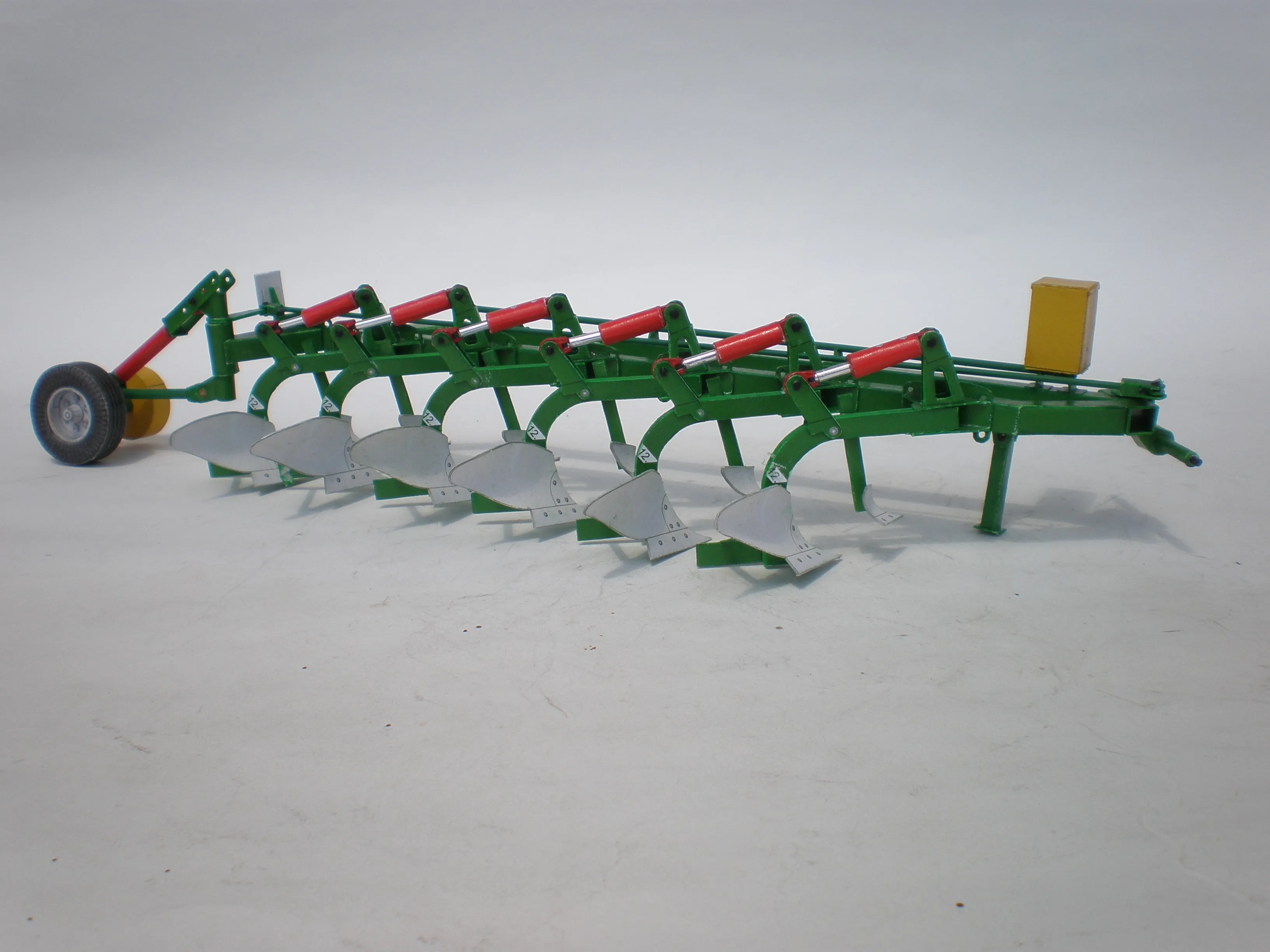 Návesný hydraulický pluh pre hlbokú orbu 5/6 PHX-35-1-H